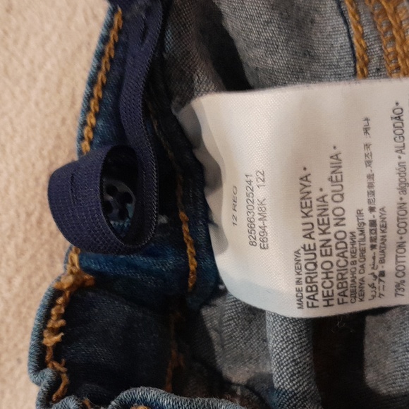 Levi's girlfriend midi jeans shorts, size 12 - Picture 3 of 4